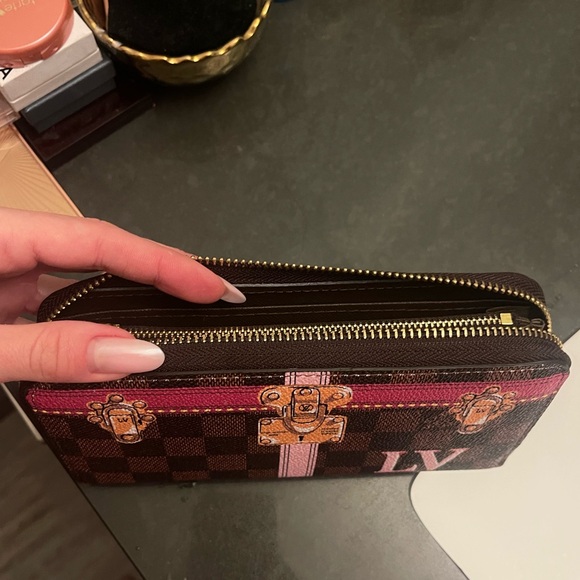 LV MONOGRAM CANVAS WALLET - Picture 8 of 9